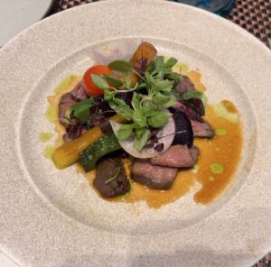 伊江島産緋桜牛ももの香草パン粉焼き