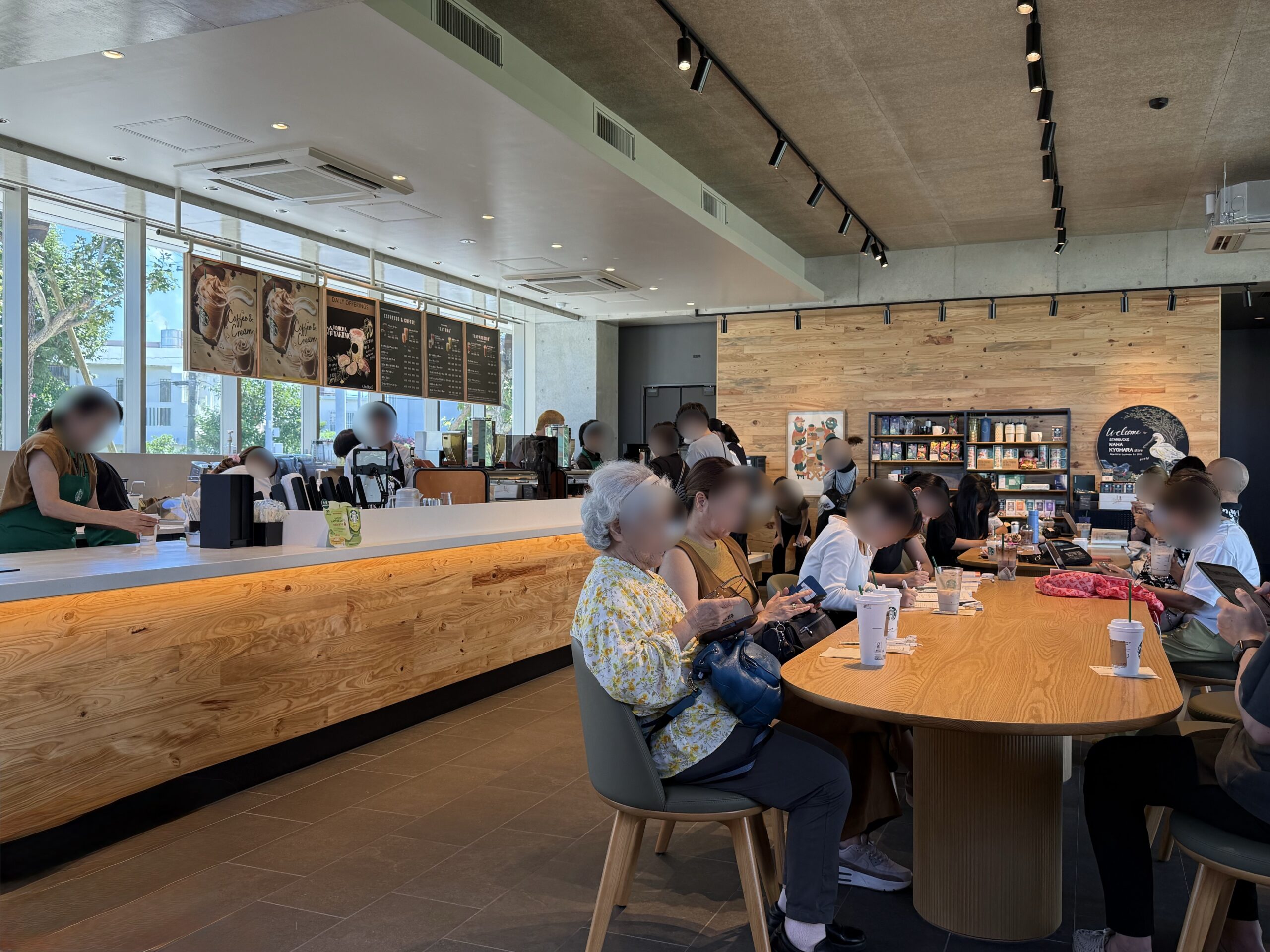 スタバ那覇鏡原店